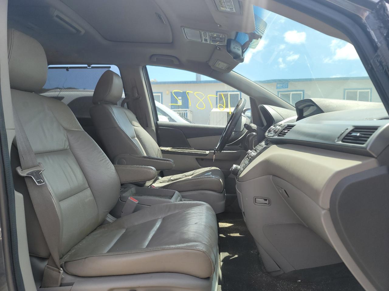 Photo 5 from auction – 2011 HONDA ODYSSEY TO with VIN 5FNRL5H95BB033501
