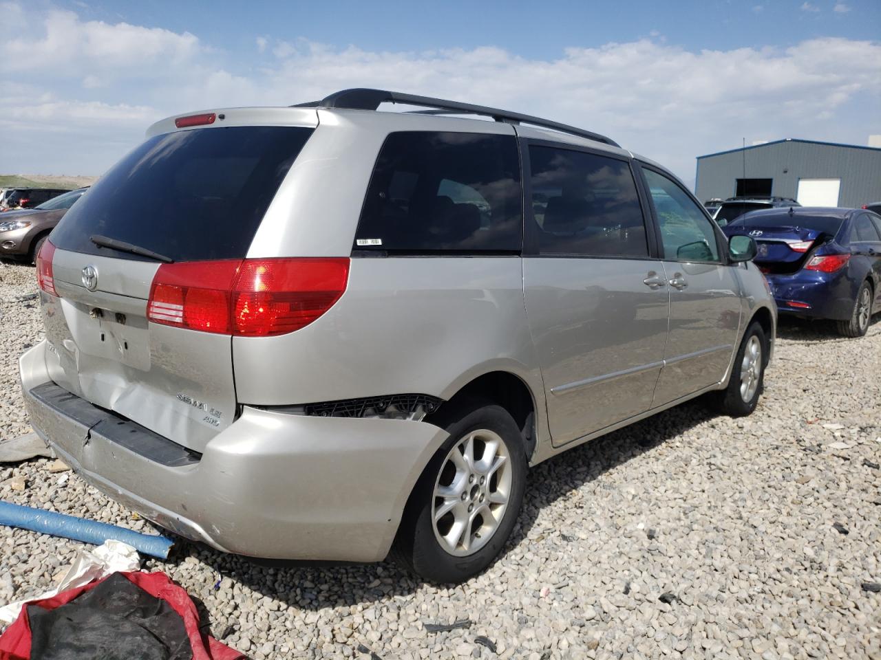 Photo 4 from auction – 2004 TOYOTA SIENNA LE with VIN 5TDBA23C04S013275