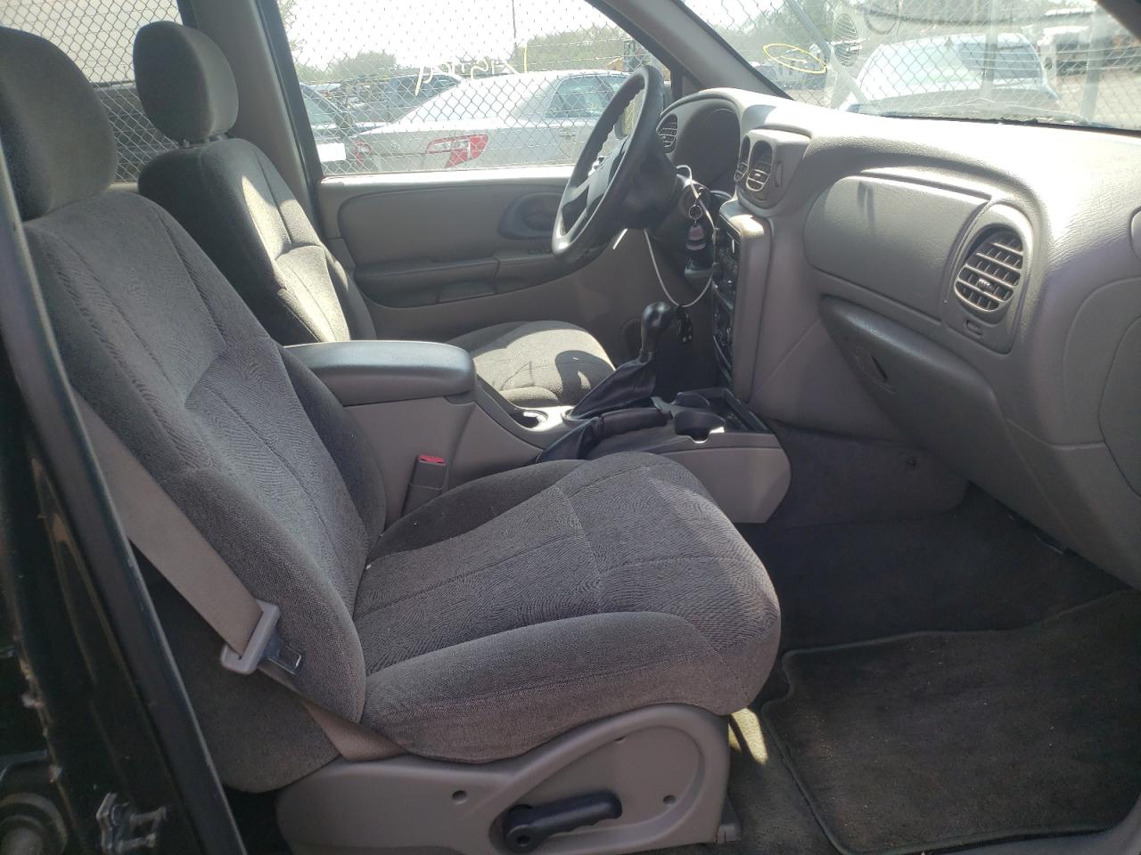 Photo 5 from auction – 2004 CHEVROLET TRAILBLAZE with VIN 1GNDT13S942195030