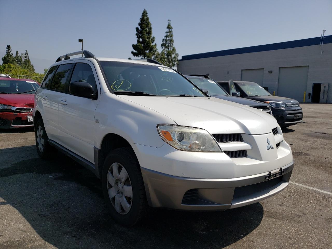 MITSUBISHI OUTLANDER 2005 with VIN JA4LX31FX5U028363 - Photo from auction