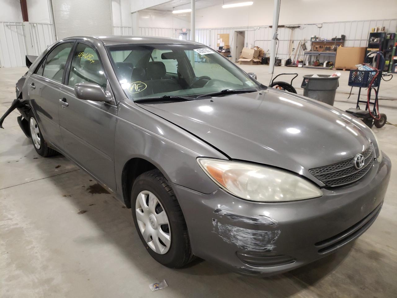 TOYOTA CAMRY LE 2004 with VIN 4T1BE32K74U896303 - Photo from auction