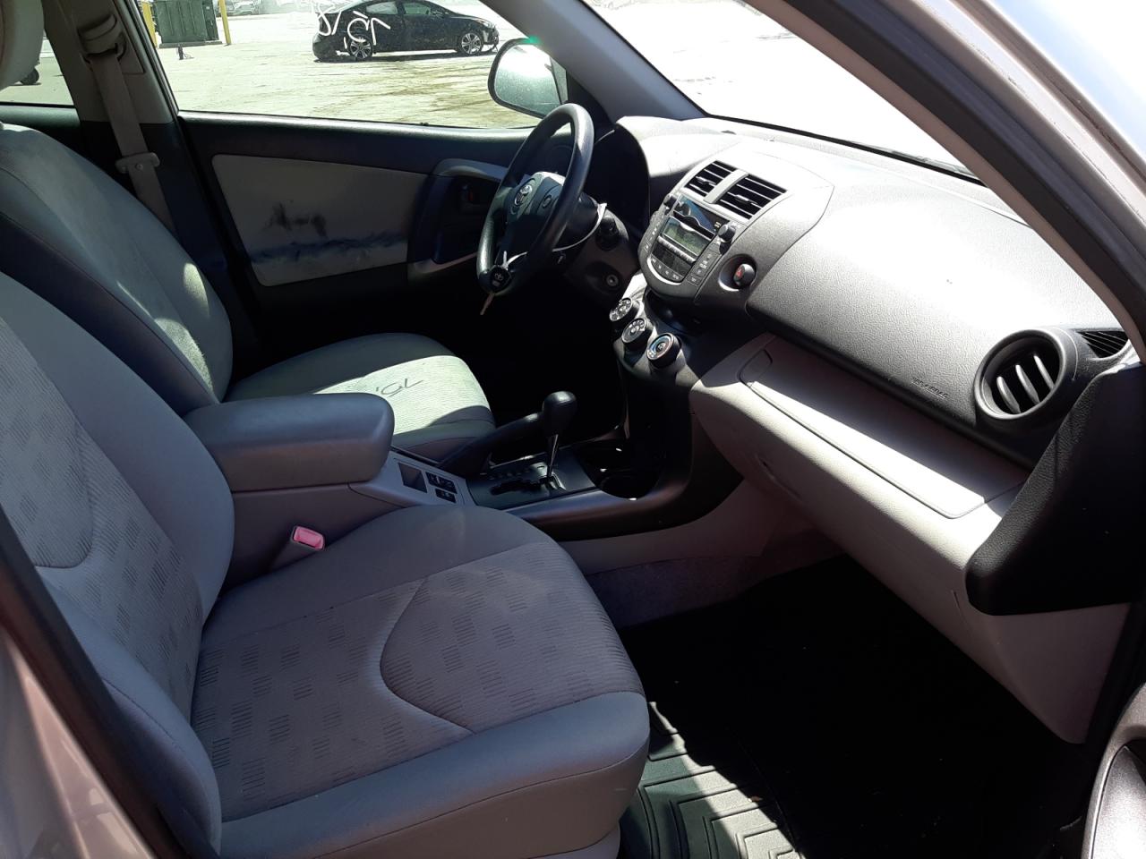 Фото 5 с аукциона – 2010 TOYOTA RAV4 с VIN JTMBF4DV4A5020552