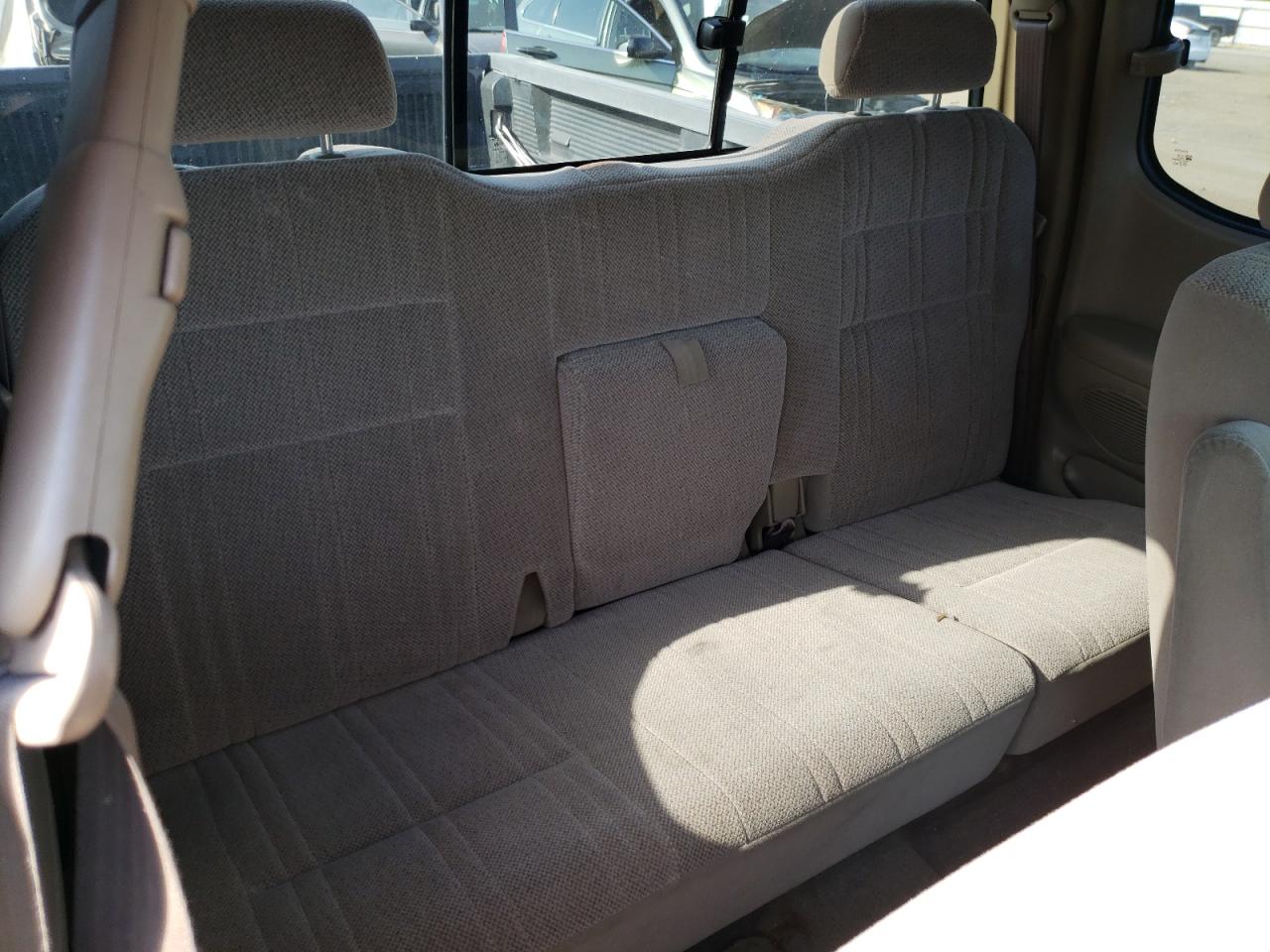 Photo 6 from auction – 2002 TOYOTA TUNDRA ACC with VIN 5TBBT44152S289332
