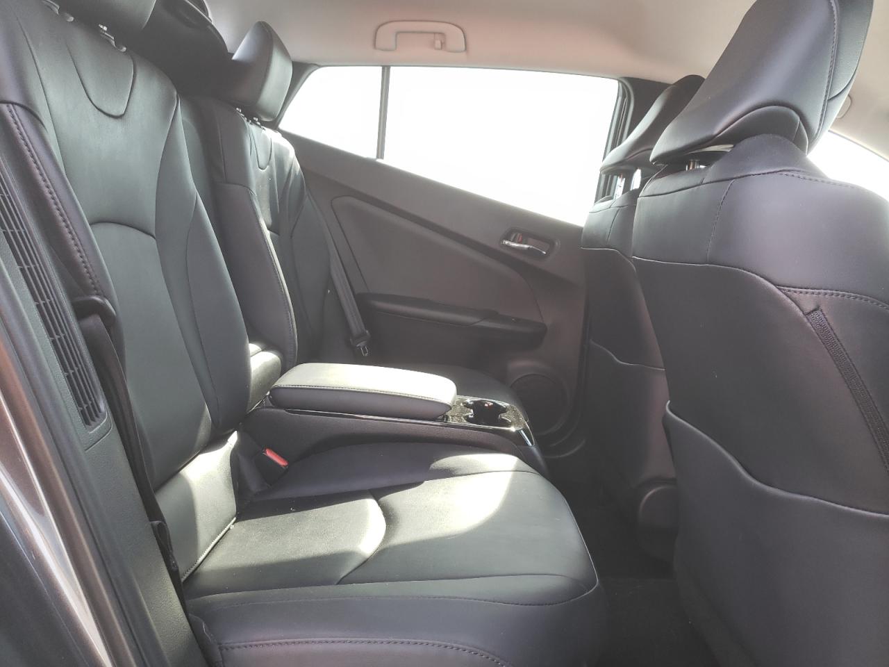 Photo 6 from auction – 2017 TOYOTA PRIUS PRIM with VIN JTDKARFP2H3040198