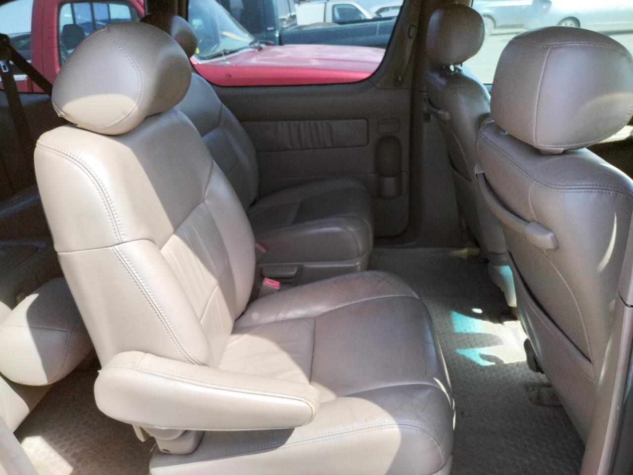 Photo 6 from auction – 2001 TOYOTA SIENNA LE with VIN 4T3ZF13C31U332190