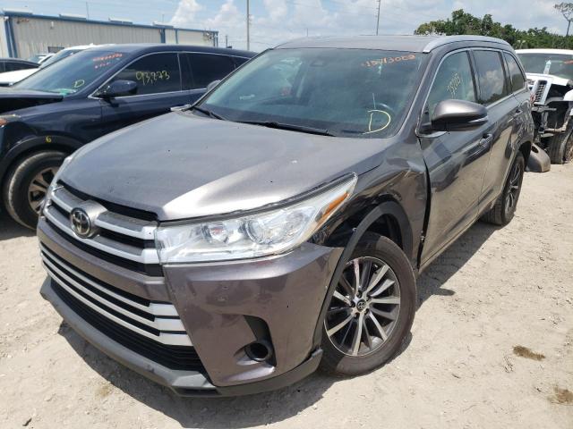 Photo 2 from auction – 2017 TOYOTA HIGHLANDER with VIN 5TDKZRFH7HS522892