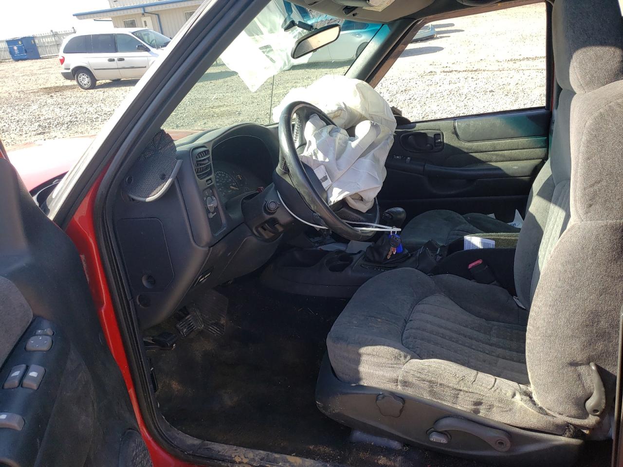 Photo 5 from auction – 2002 CHEVROLET BLAZER with VIN 1GNCS18W02K172565