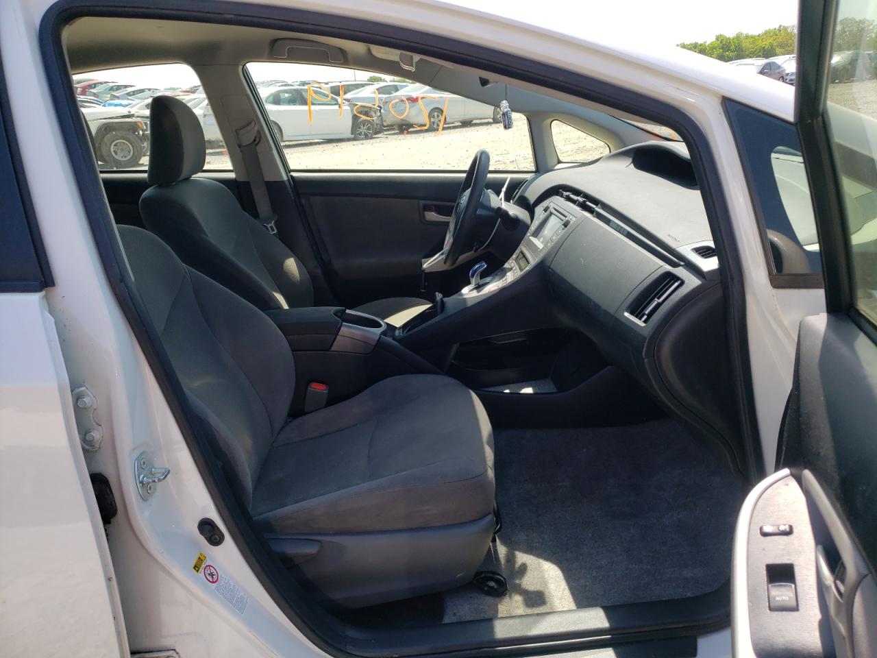Photo 5 from auction – 2014 TOYOTA PRIUS with VIN JTDKN3DU5E0379643