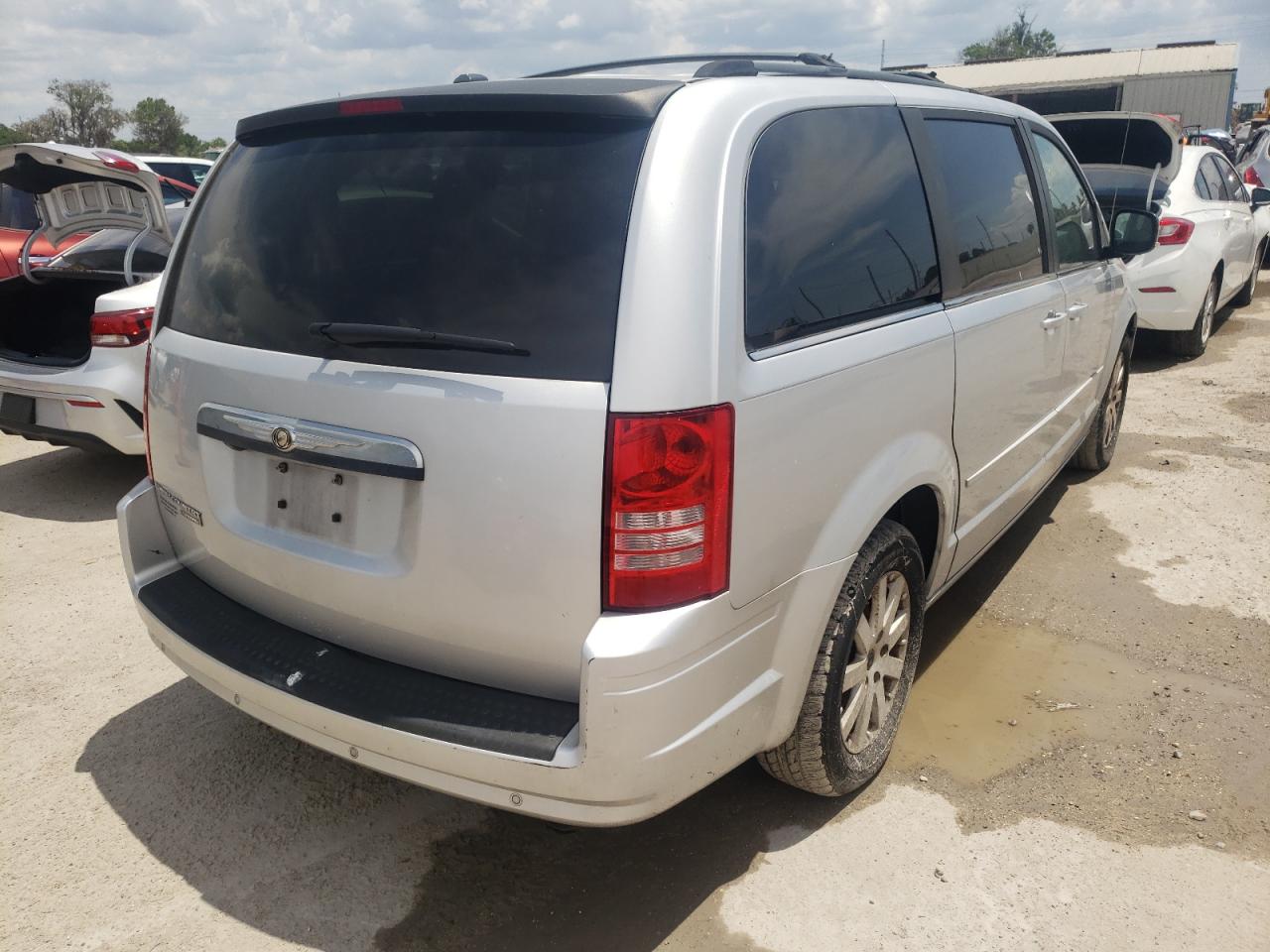 Photo 4 from auction – 2008 CHRYSLER TOWN & COU with VIN 2A8HR54P58R122988