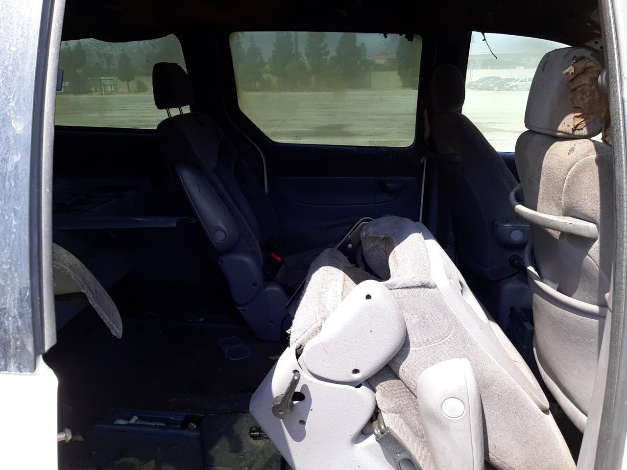 Photo 6 from auction – 1999 DODGE GRAND CARA with VIN 1B4GP44R4XB607377