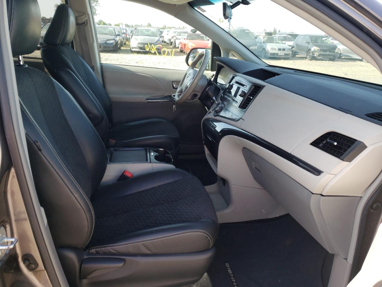Photo 5 from auction – 2011 TOYOTA SIENNA SPO with VIN 5TDXK3DC6BS041232