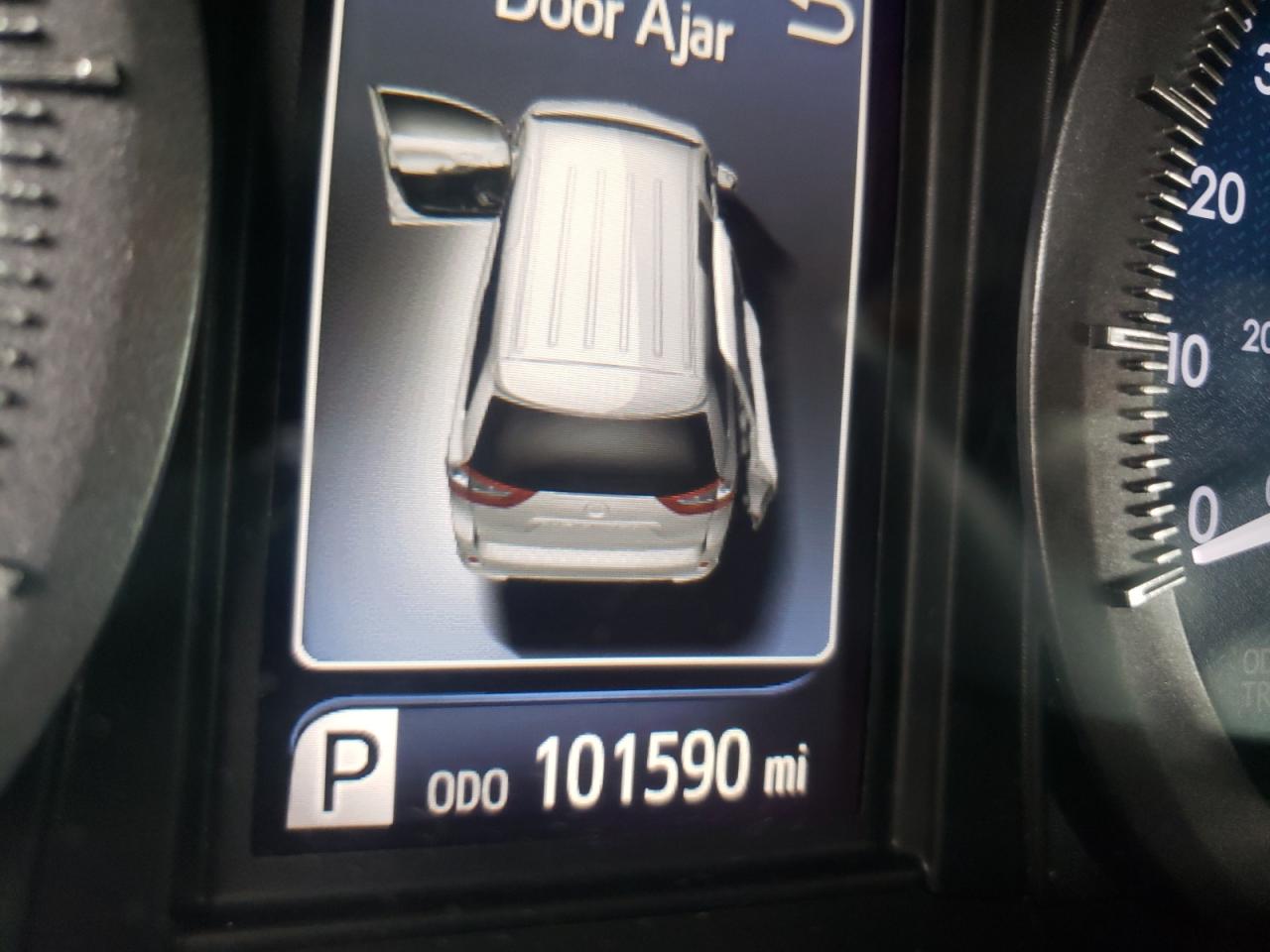 Photo 8 from auction – 2015 TOYOTA SIENNA XLE with VIN 5TDDK3DC3FS102416