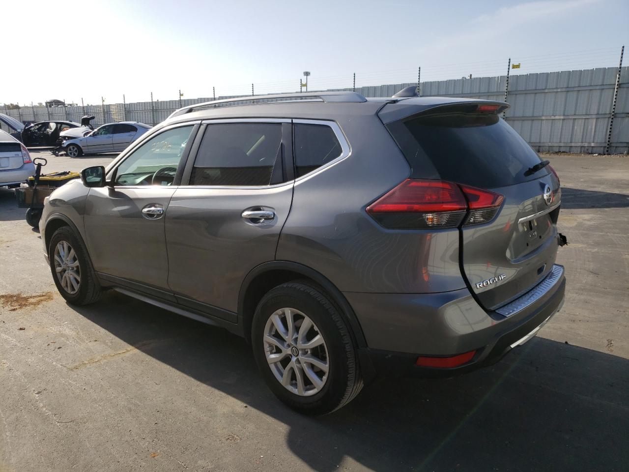 Photo 3 from auction – 2017 NISSAN ROGUE S with VIN 5N1AT2MT0HC823920