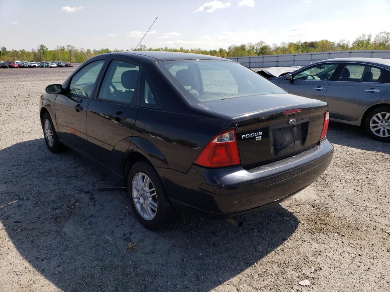 Photo 3 from auction – 2007 FORD FOCUS ZX4 with VIN 1FAHP34N07W154601