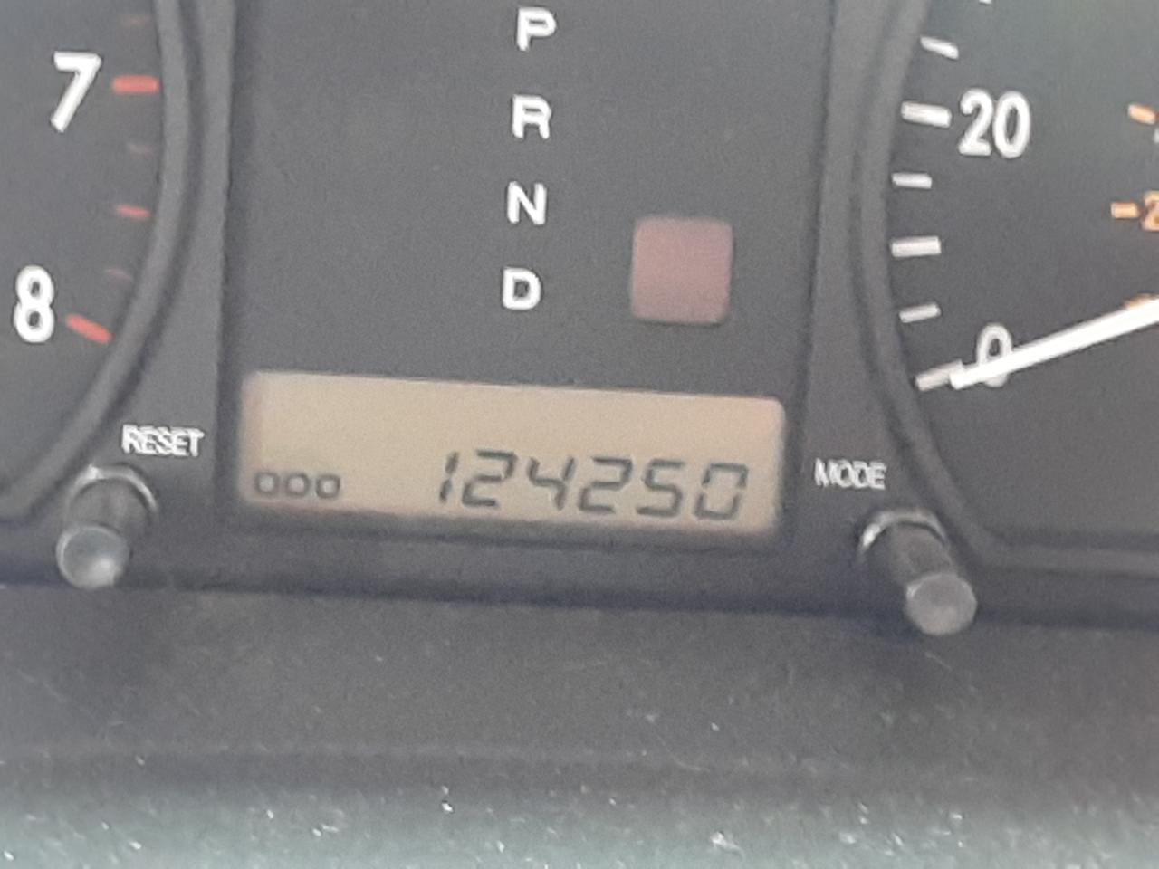 Photo 8 from auction – 2004 KIA OPTIMA LX with VIN KNAGD128945305594