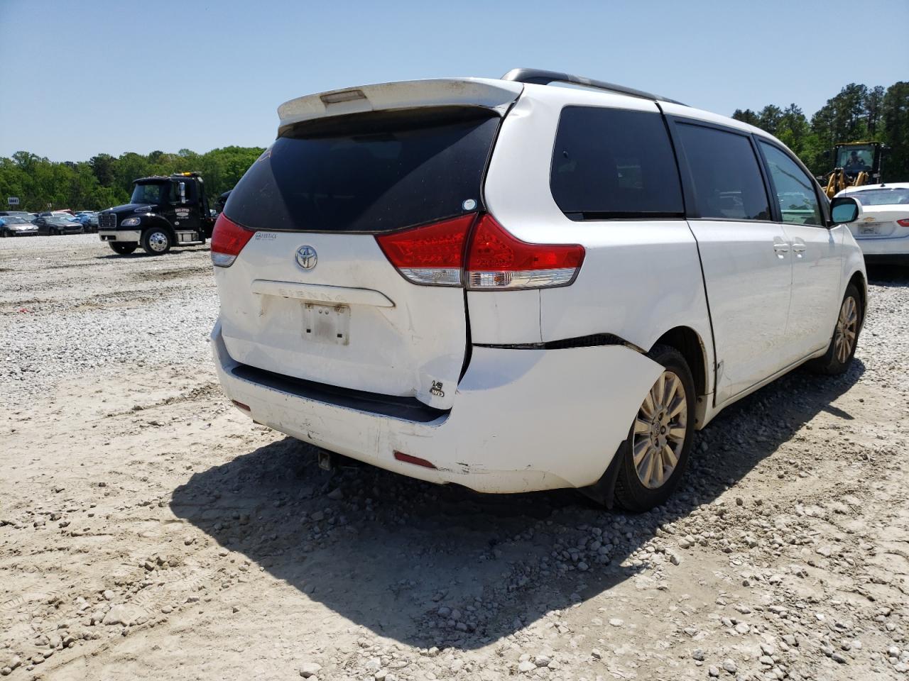 Photo 4 from auction – 2012 TOYOTA SIENNA LE with VIN 5TDJK3DC6CS039357