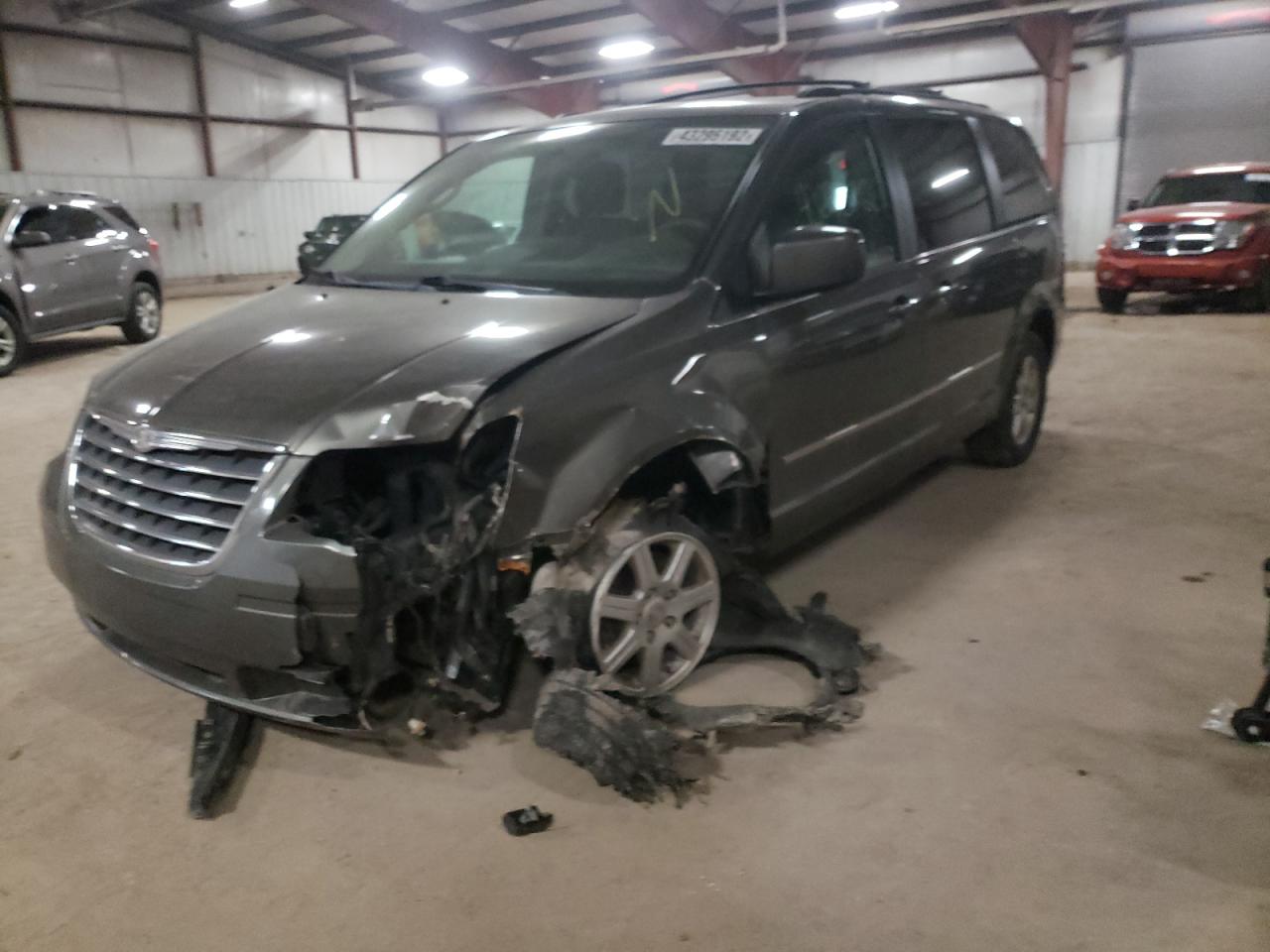 Photo 2 from auction – 2010 CHRYSLER TOWN & COU with VIN 2A4RR5D15AR399423