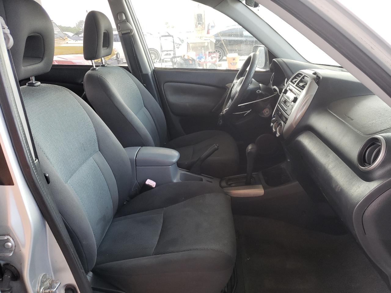 Photo 5 from auction – 2004 TOYOTA RAV4 with VIN JTEGD20V040034256