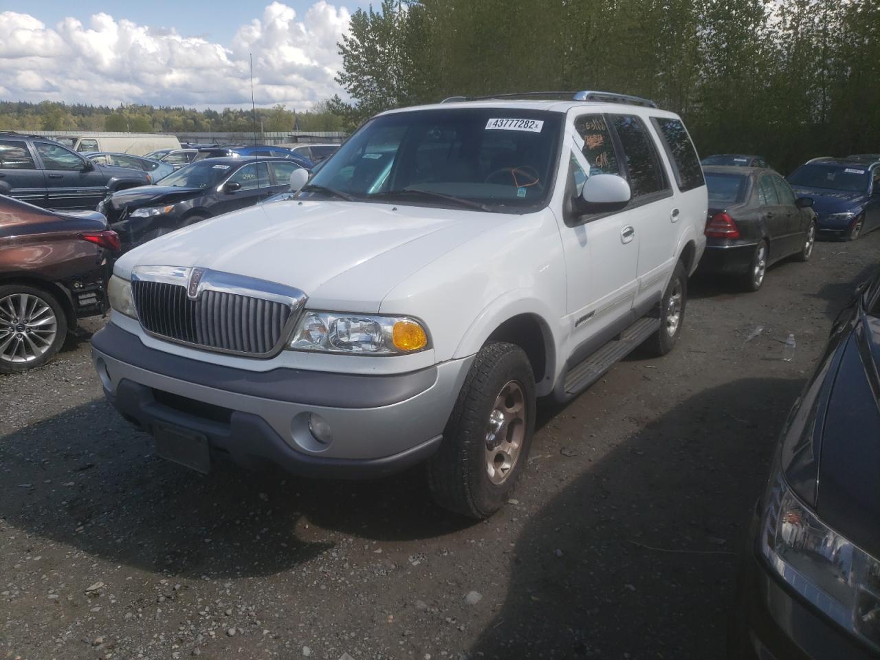 Photo 2 from auction – 1998 LINCOLN NAVIGATOR with VIN 5LMFU28L2WLJ05373