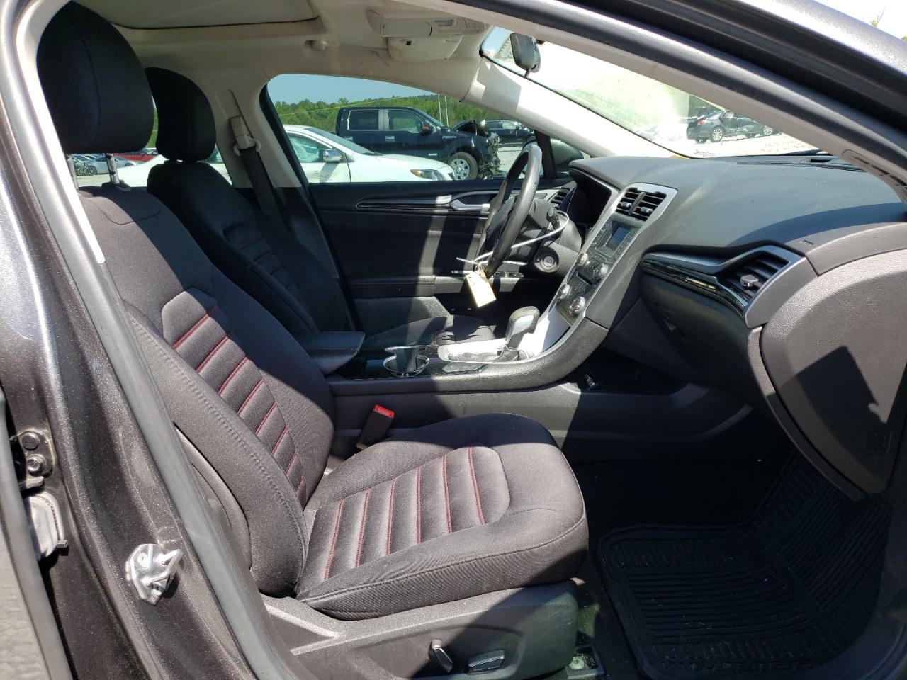 Photo 5 from auction – 2015 FORD FUSION SE with VIN 3FA6P0HD2FR202902
