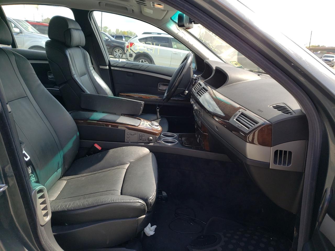 Photo 5 from auction – 2007 BMW 750 with VIN WBAHL83527DT10604