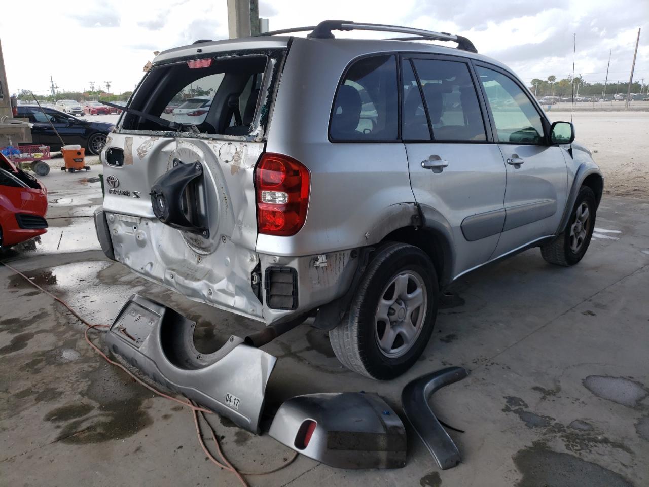 Photo 4 from auction – 2004 TOYOTA RAV4 with VIN JTEGD20V040034256