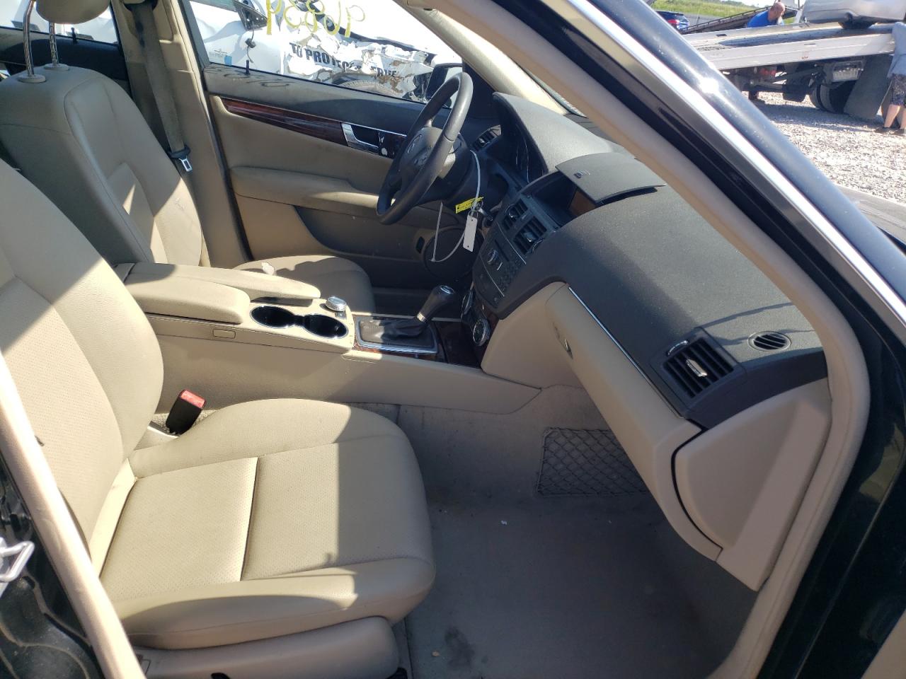 Photo 5 from auction – 2011 MERCEDES-BENZ C 300 with VIN WDDGF5EB2BR136204