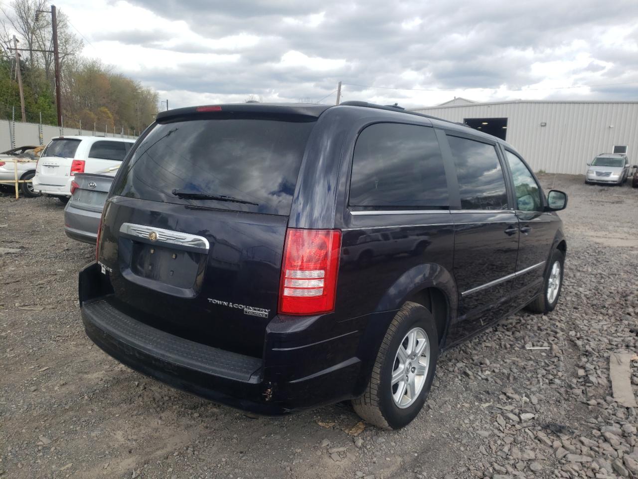 Photo 4 from auction – 2010 CHRYSLER TOWN & COU with VIN 2A4RR8D1XAR481102