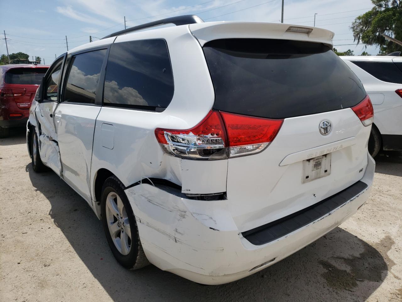 Photo 3 from auction – 2014 TOYOTA SIENNA LE with VIN 5TDKK3DC5ES427929