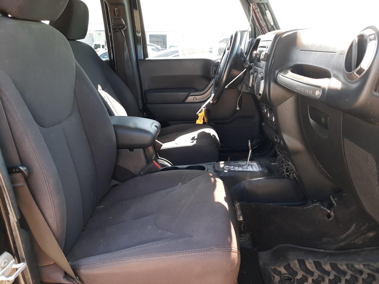 Photo 5 from auction – 2015 JEEP WRANGLER U with VIN 1C4BJWDG8FL560002