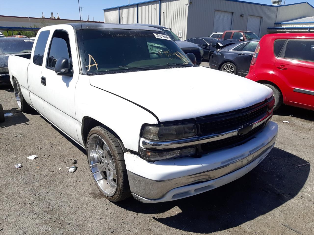 CHEVROLET SILVERADO 2002 with VIN 2GCEC19V221117412 - Photo from auction