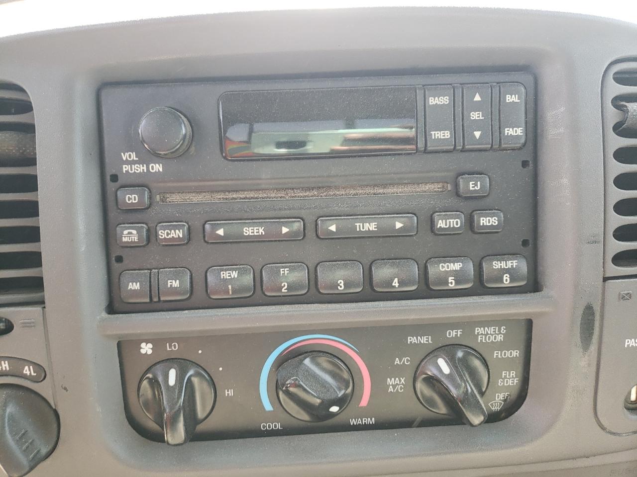 Photo 9 from auction – 2002 FORD F150 with VIN 1FTRX18L42NB51758