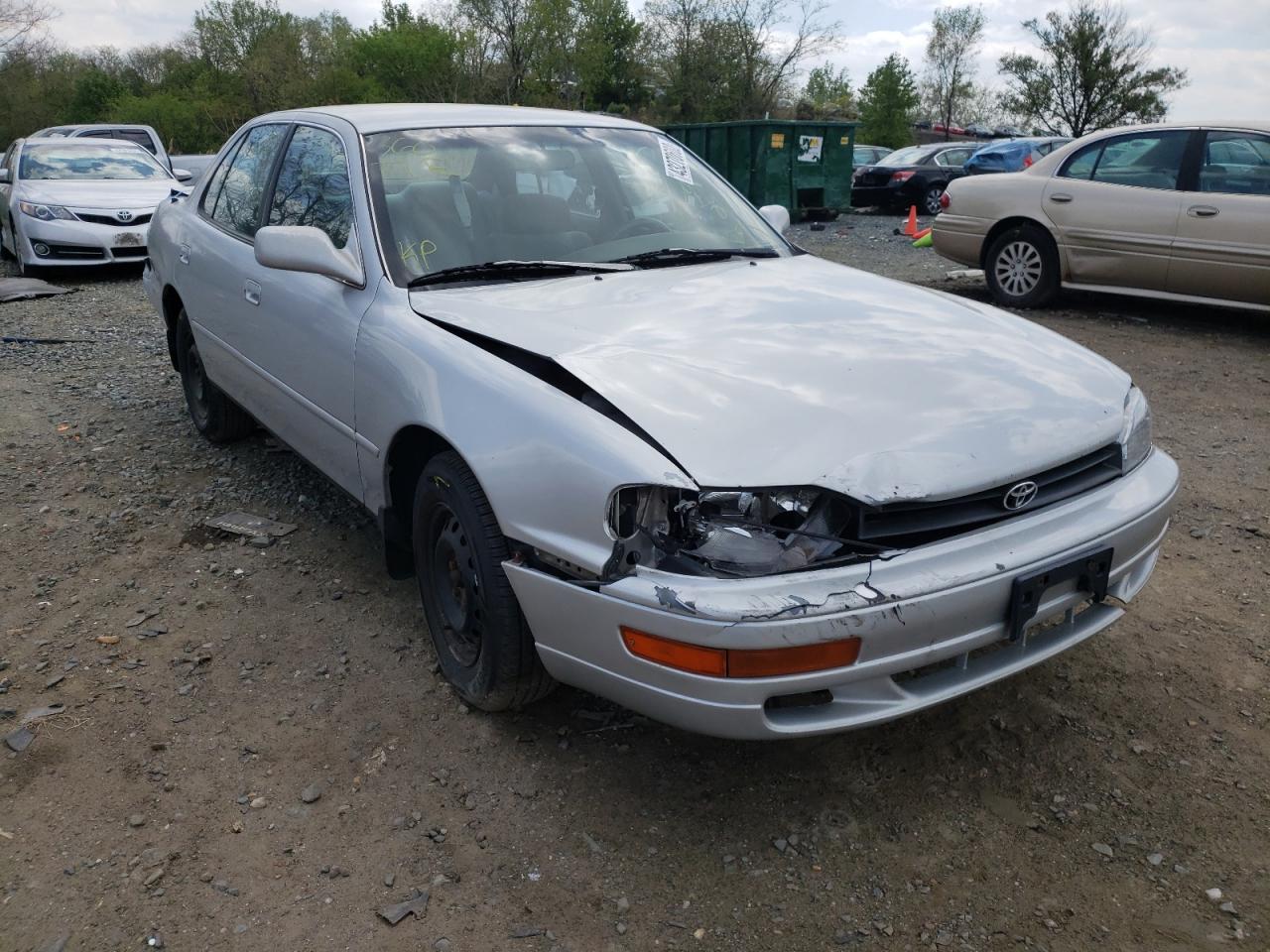 TOYOTA CAMRY LE 1993 with VIN 4T1SK12E6PU261083 - Photo from auction