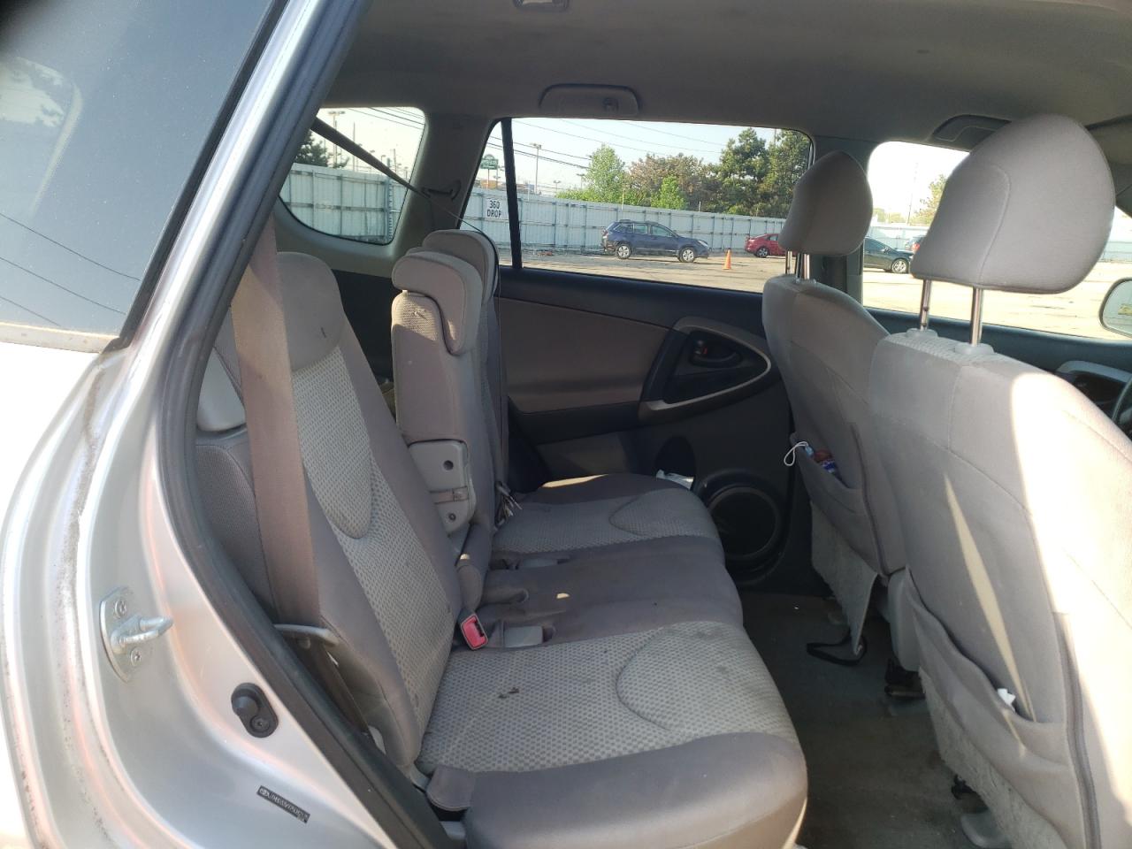 Photo 6 from auction – 2007 TOYOTA RAV4 with VIN JTMBD33V975082135