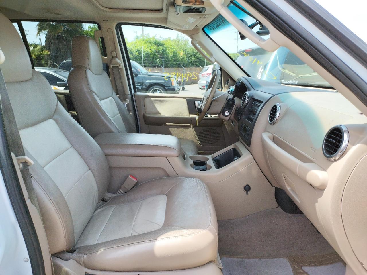 Photo 5 from auction – 2004 FORD EXPEDITION with VIN 1FMFU18L84LB21619