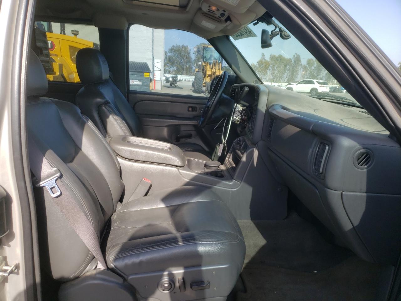 Photo 5 from auction – 2005 CHEVROLET SILVERADO with VIN 2GCEC19N851335567