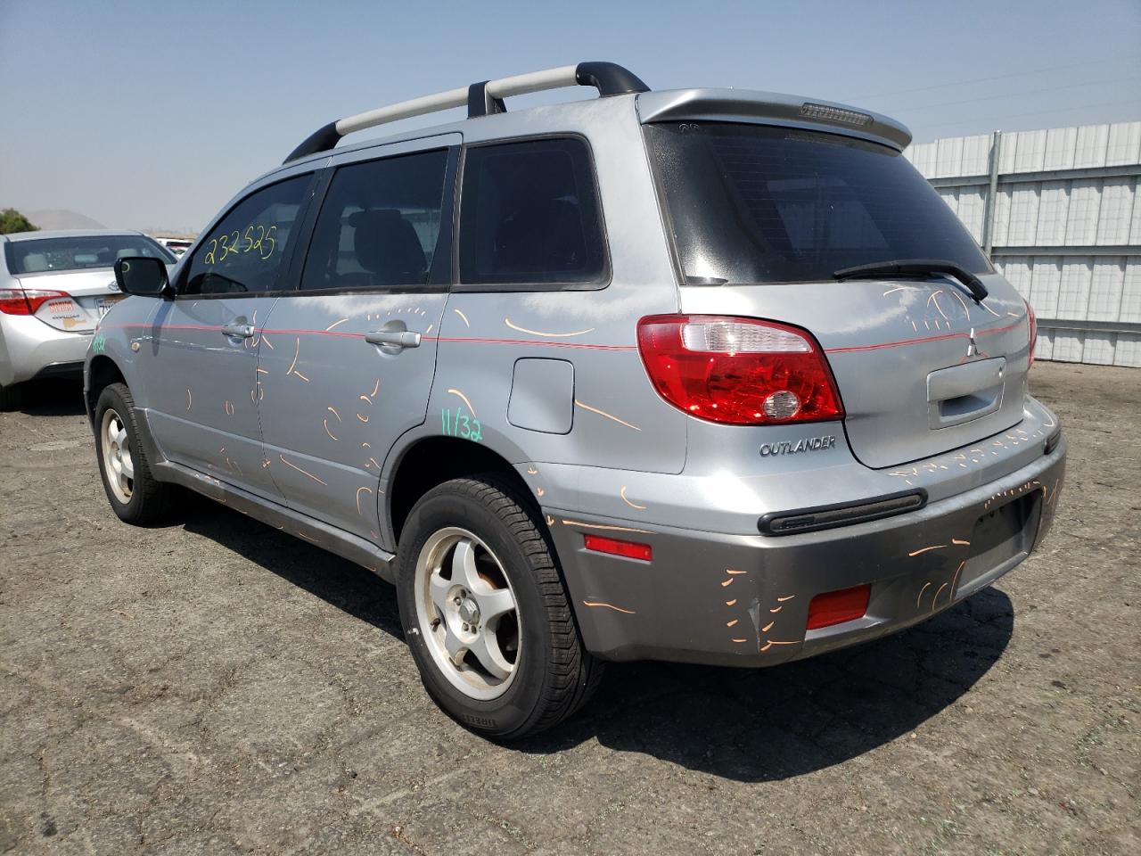 Photo 3 from auction – 2005 MITSUBISHI OUTLANDER with VIN JA4LX31F55U048133