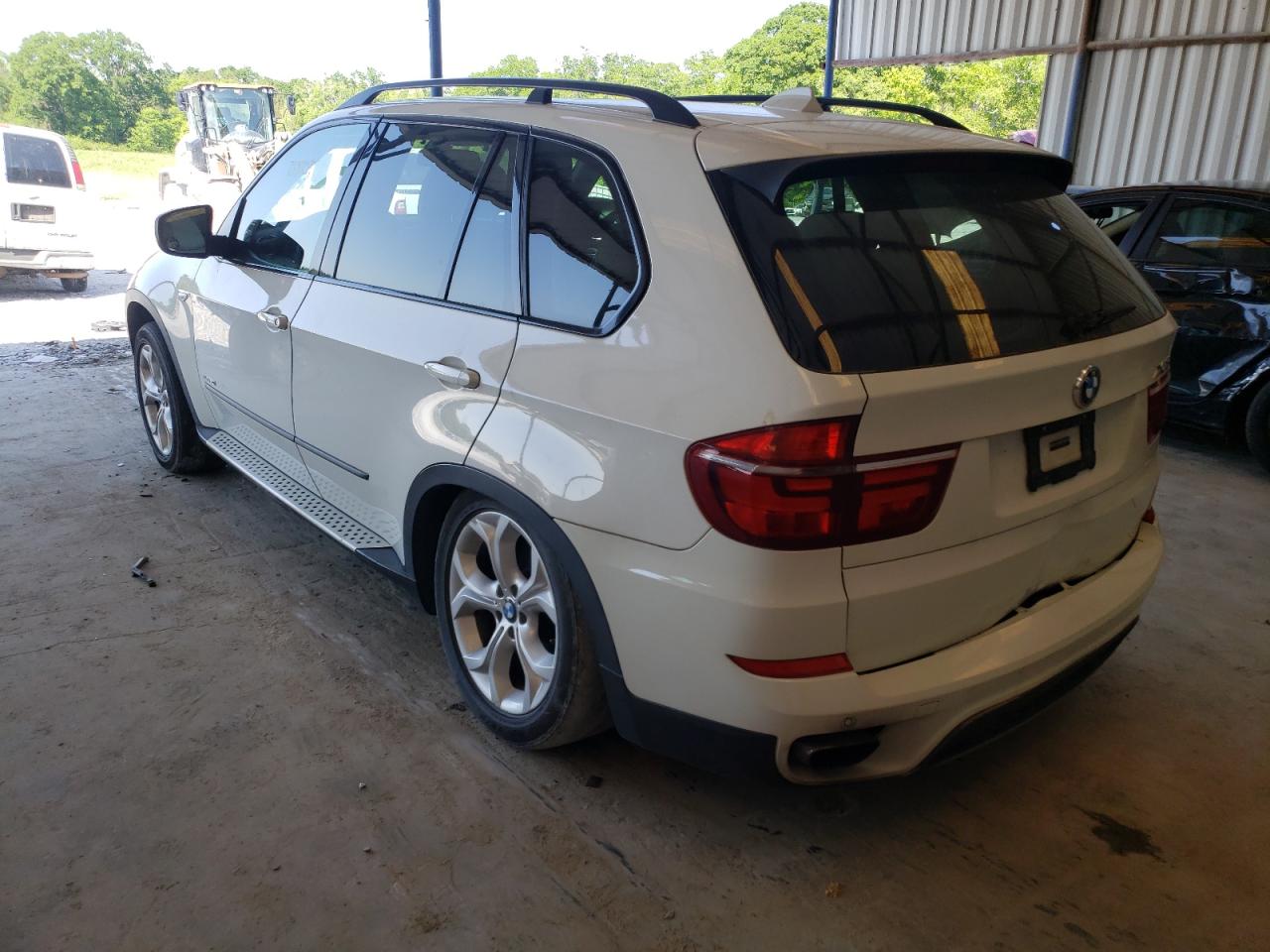Photo 3 from auction – 2011 BMW X5 XDRIVE5 with VIN 5UXZV8C55BLL67832