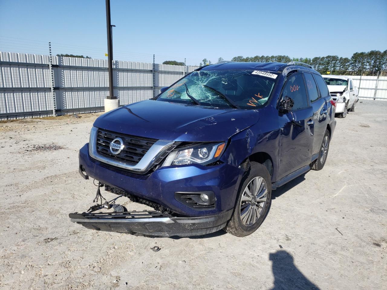 Photo 2 from auction – 2019 NISSAN PATHFINDER with VIN 5N1DR2MNXKC643056