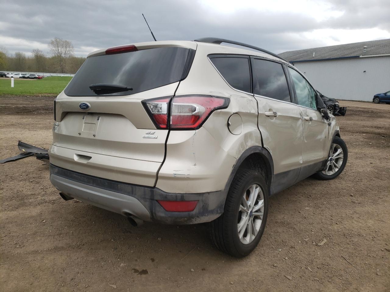 Photo 4 from auction – 2017 FORD ESCAPE SE with VIN 1FMCU0GD1HUE46359