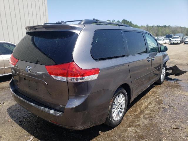 Photo 4 from auction – 2011 TOYOTA SIENNA XLE with VIN 5TDYK3DC0BS104443