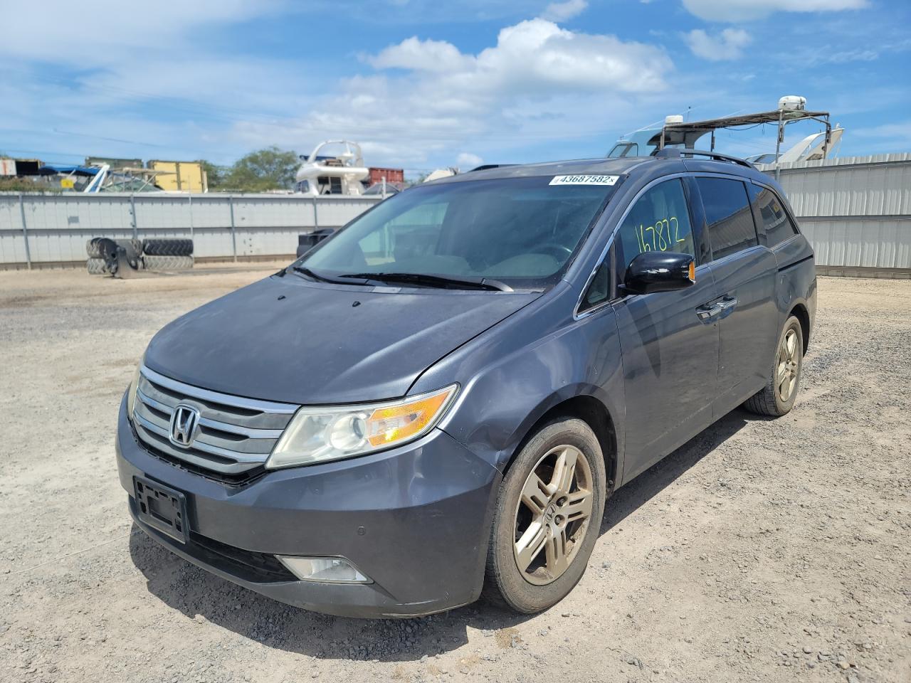 Photo 2 from auction – 2011 HONDA ODYSSEY TO with VIN 5FNRL5H95BB033501