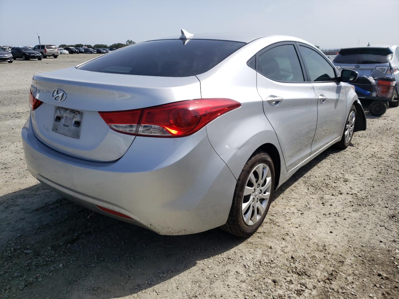 Photo 4 from auction – 2012 HYUNDAI ELANTRA GL with VIN 5NPDH4AE4CH068336