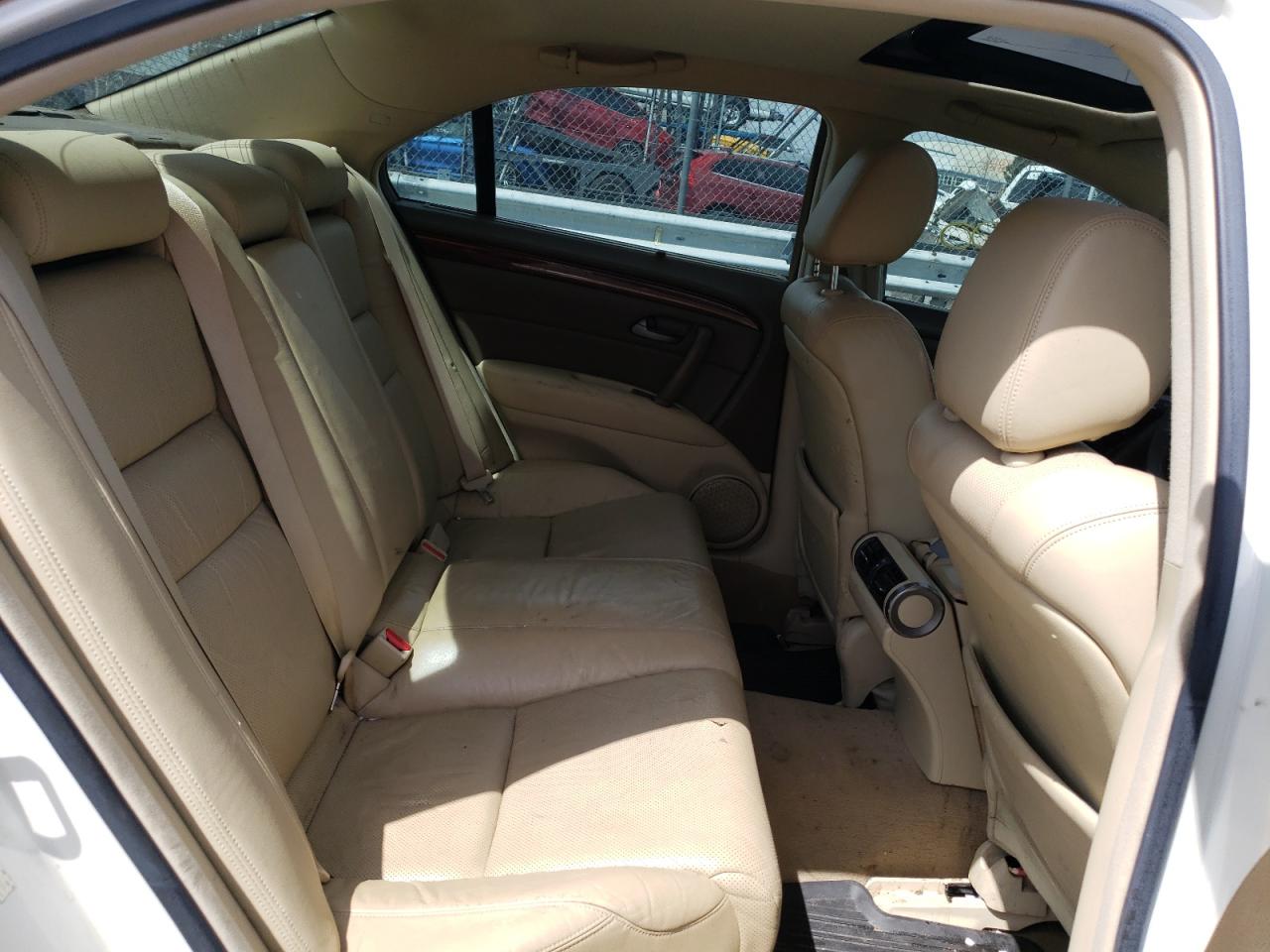 Photo 6 from auction – 2010 ACURA RL with VIN JH4KB2F63AC002009