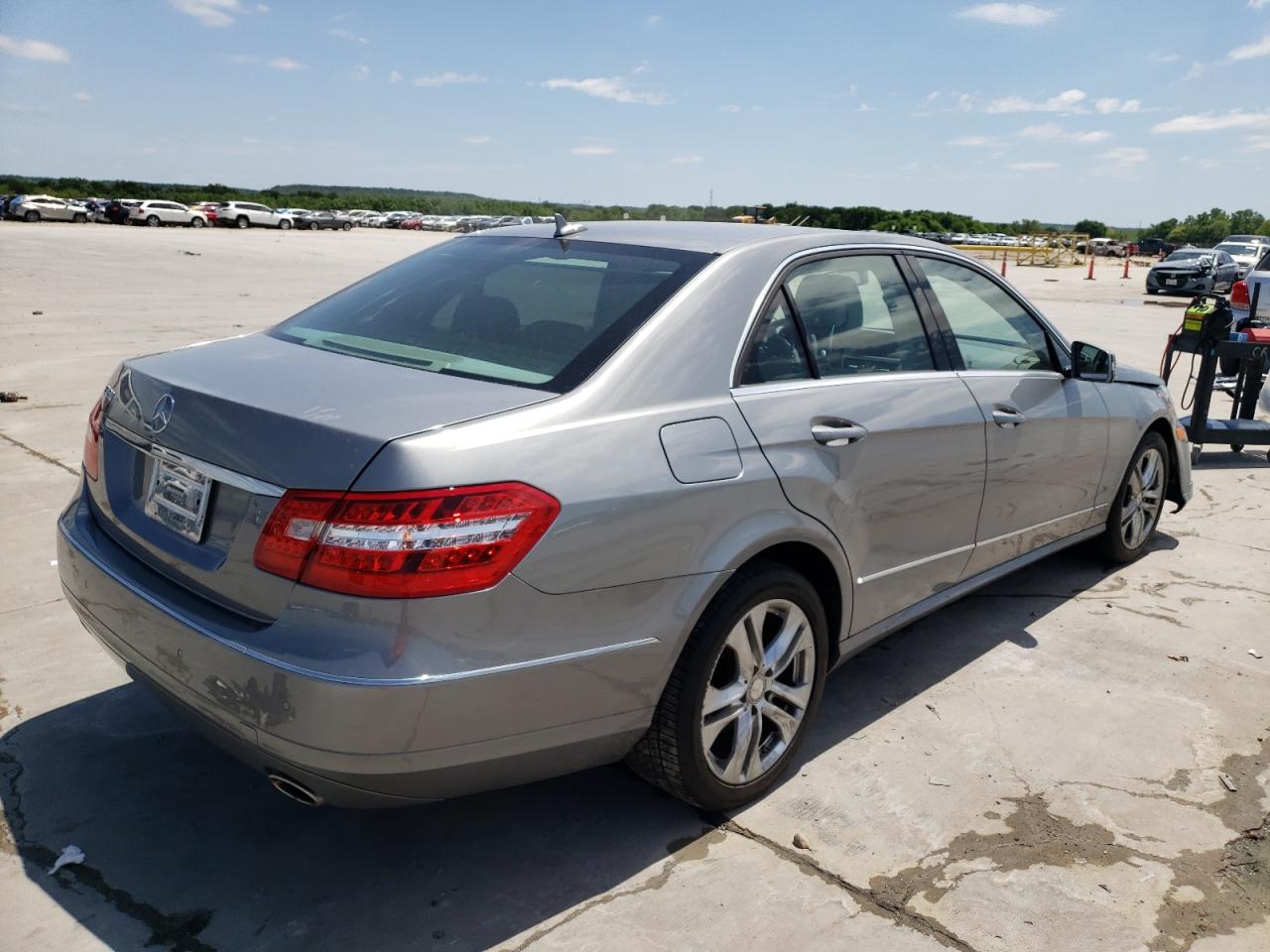 Photo 4 from auction – 2010 MERCEDES-BENZ E 350 with VIN WDDHF5GB9AA162443