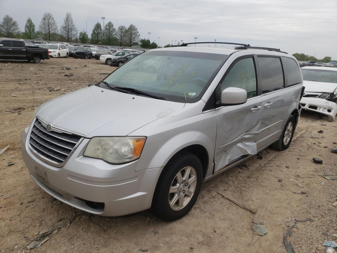 Photo 2 from auction – 2008 CHRYSLER TOWN & COU with VIN 2A8HR54P18R735240