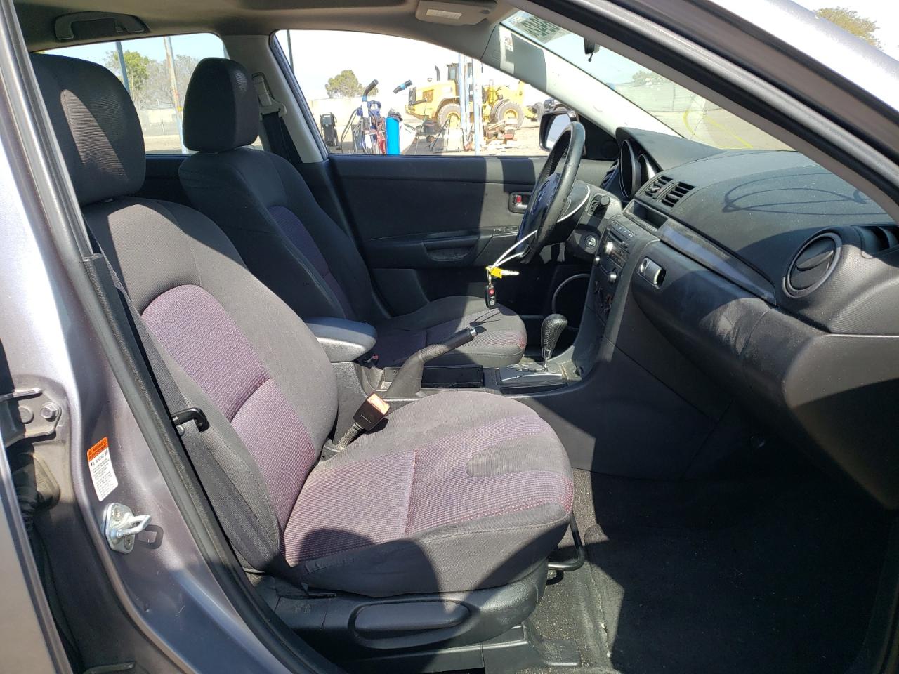 Photo 5 from auction – 2004 MAZDA 3 HATCHBAC with VIN JM1BK343341121419