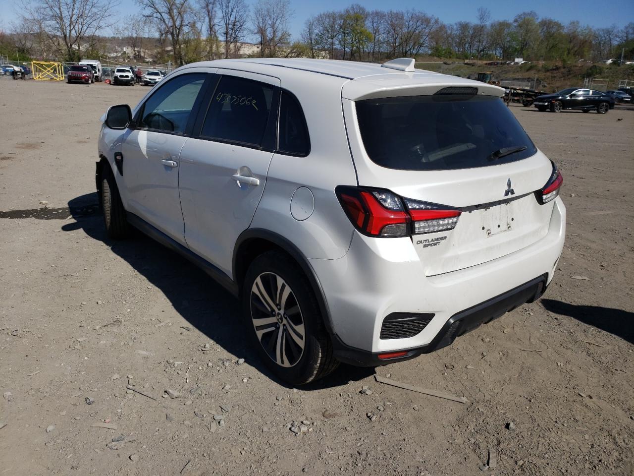 Photo 3 from auction – 2021 MITSUBISHI OUTLANDER with VIN JA4ARUAU2MU014297