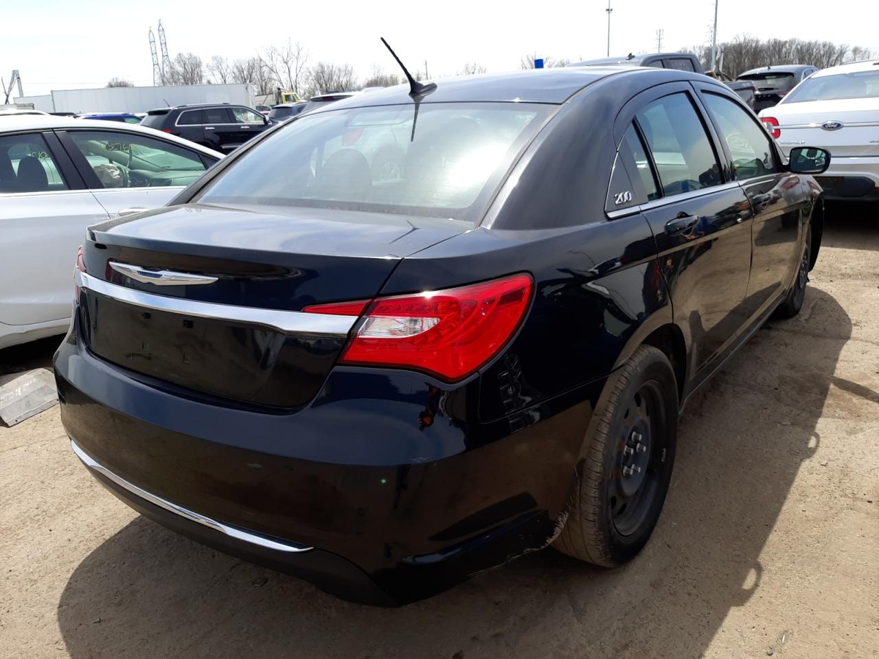 Foto 4 de la subasta – 2014 CHRYSLER 200 LX con VIN 1C3CCBAB7EN146488