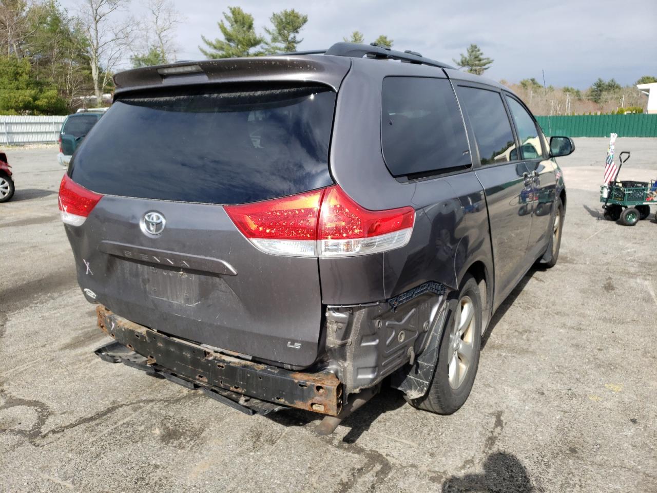 Photo 4 from auction – 2011 TOYOTA SIENNA LE with VIN 5TDKK3DC9BS079273